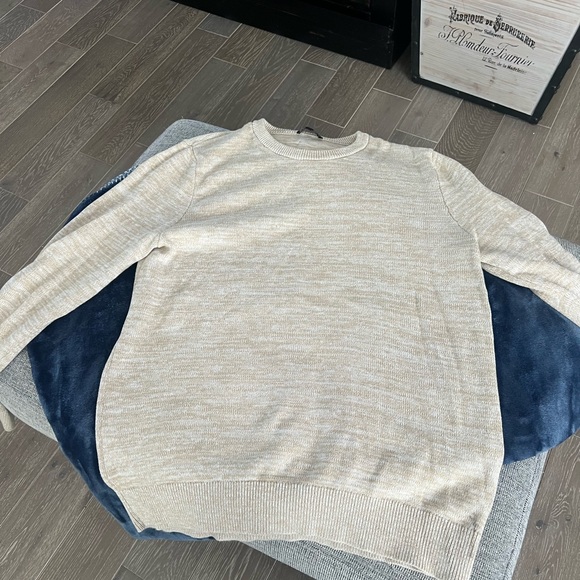 Express Men's Light Beige Crewneck Sweater - Picture 2 of 6